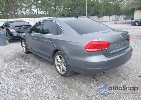 2015 Volkswagen Passat 2.0L Tdi Se z USA, uszkodzony, nr VIN 1VWBV7A33FC034644